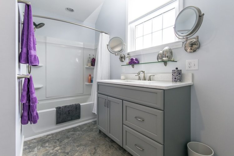 A beautiful and clean bathroom.