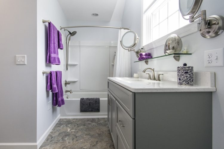 A beautiful and clean bathroom.