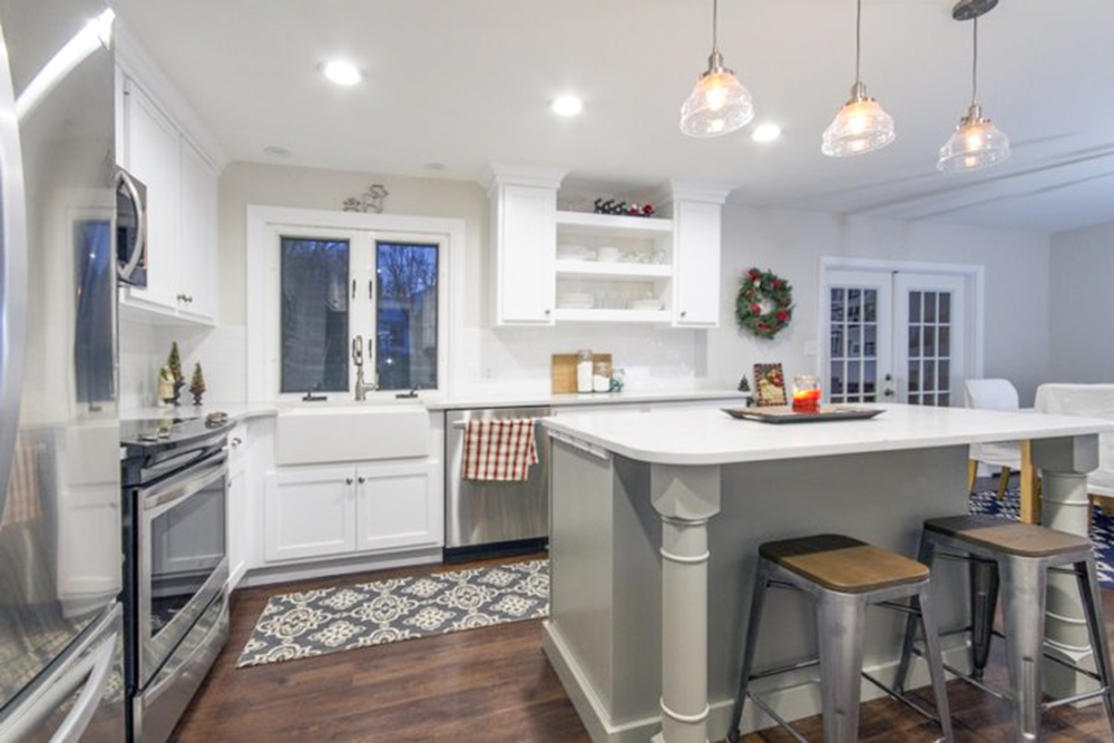 A beautiful and well maintained kitchen.