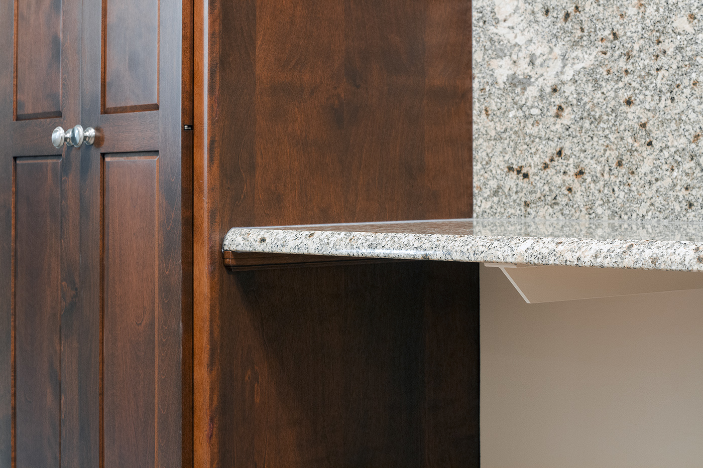 A kitchen after being remodeled.