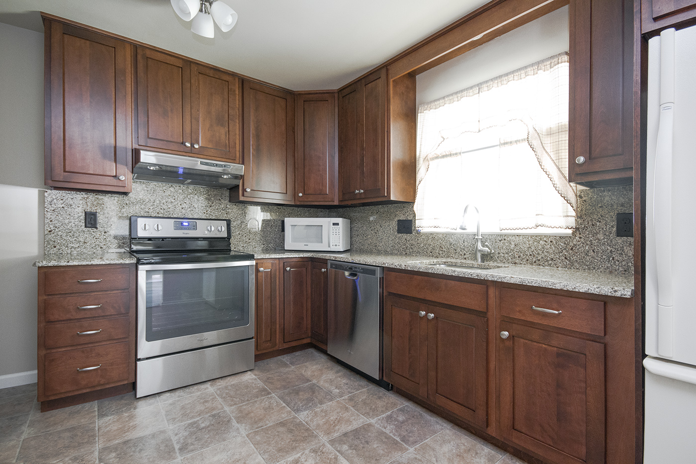 A kitchen after being remodeled.